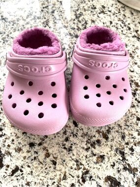 CROCS Toddler Girls Pink With Pink Fleece Lining 5